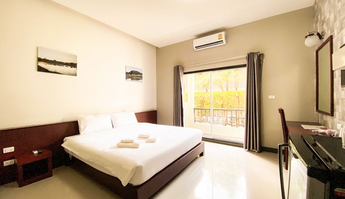 Double Room, 1 King Bed, Non Smoking, Private Bathroom