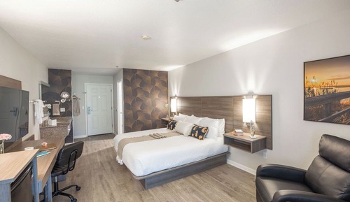 Room, 1 King Bed, River View (Burma Room, First Floor)