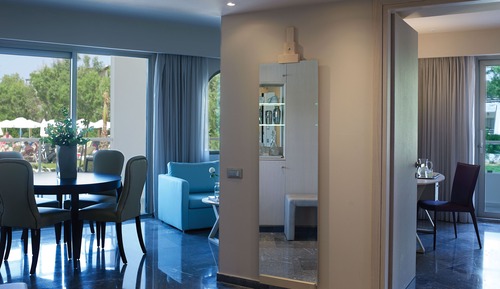 One Bedroom Suite Inland View