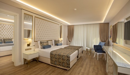 Family Room, 2 Bedrooms, 2 Bathrooms