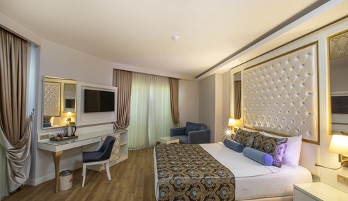 Family Room, 2 Bedrooms