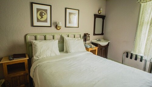 Standard Room, 1 Queen Bed, Kitchenette