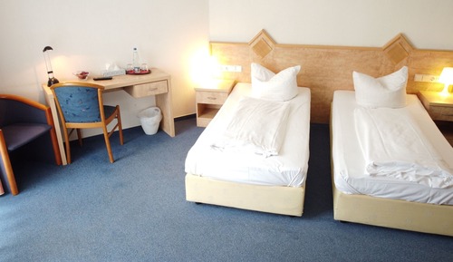 Basic Double or Twin Room, Private Bathroom
