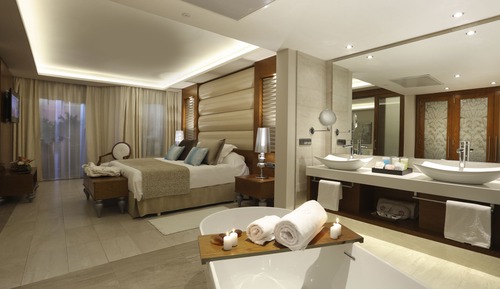 Mirage Club Swim Up Suite Outdoor Jacuzzi