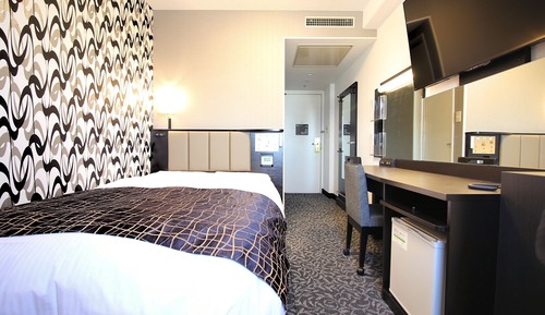 Small Double Room, Smoking