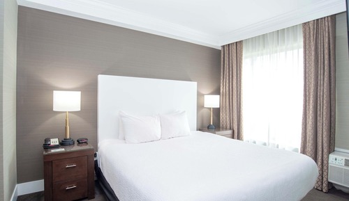 Standard Suite, 1 King Bed, Kitchen