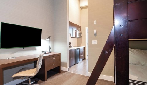 Family Suite, Kitchenette (1 King Bed, Bunk Beds)