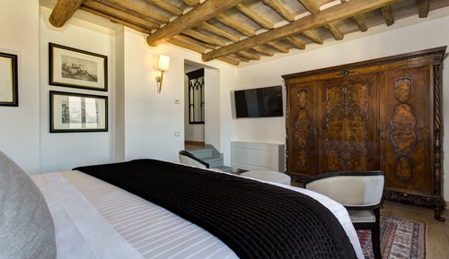 Deluxe Suite, Hill View