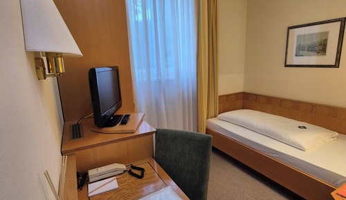 Economy Single Room (basement room with daylight, small)