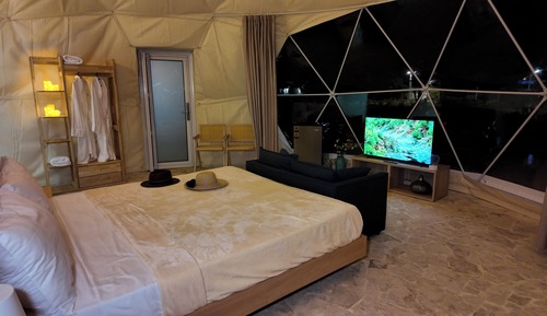Exclusive Cabin, Bathtub, Canal View