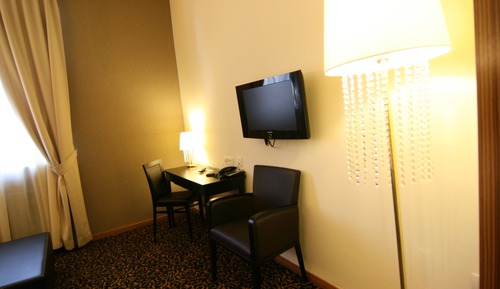 Deluxe Double Room Single Use, 1 Bedroom, Accessible, Garden View