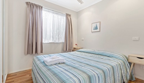 Deluxe Cabin (Sleeps 3)