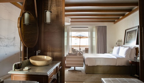 Suite (Resort)