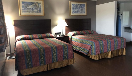 Standard Room, 2 Queen Beds (Pet Friendly)