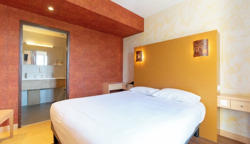 Suite, Lake View