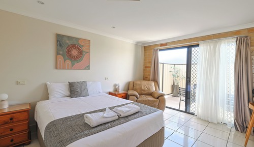 Standard Queen Room 