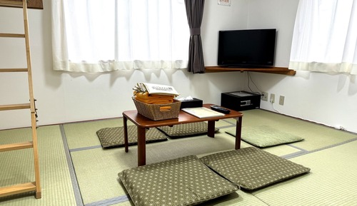 Japanese-Style Room 107 ft2 with 54 ft2 loft, Private Toilet and Shared Bath(No car parking)