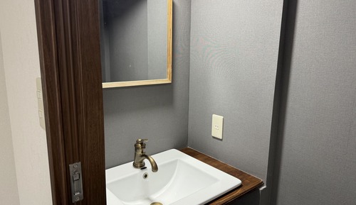Twin Bed Room 115 ft2 , Private Toilet and Shared Bath (no car parking)