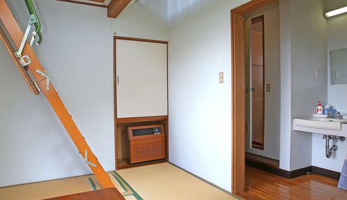 Japanese-Style Room 98 ft2 with 45 ft2 loft, Private Toilet and Private Bath( No car parking)