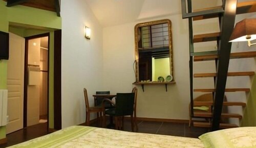 Suite, Private Bathroom