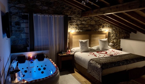 Suite, Accessible, Hot Tub