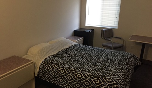 Economy Room, 1 Queen Bed