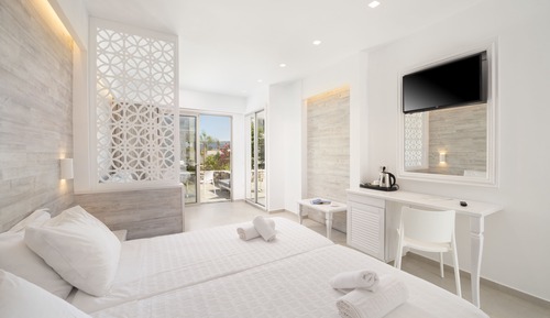 Deluxe Room, Terrace, Pool View