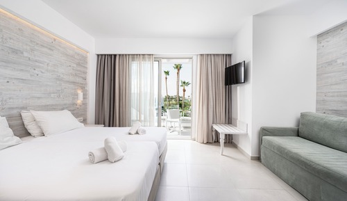 Deluxe Suite, Pool View