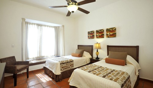 Family Condo, 2 Bedrooms, Kitchenette, City View (2)