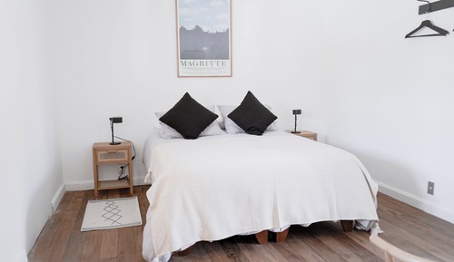 Basic Room, 1 Queen Bed