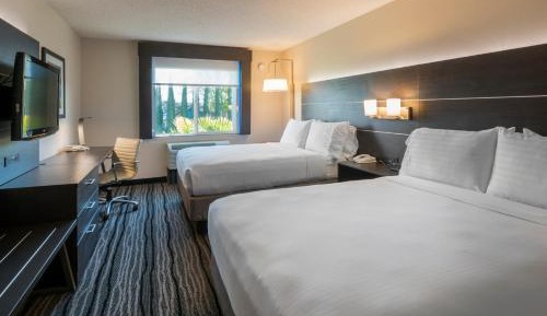 Queen Room with Two Queen Beds- Hearing Accessible Roll in Shower/Non-Smoking