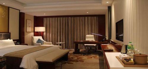 Specialty Queen Room with Sea View