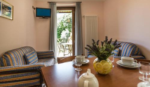 Apartment with Garden View