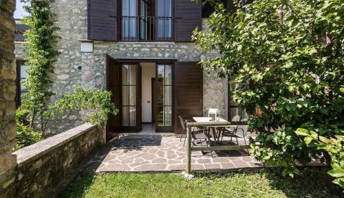 Apartment with Lake View