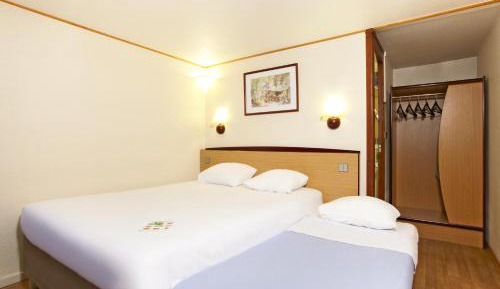 Triple Room (2 Single Beds + 1 Junior Bed)
