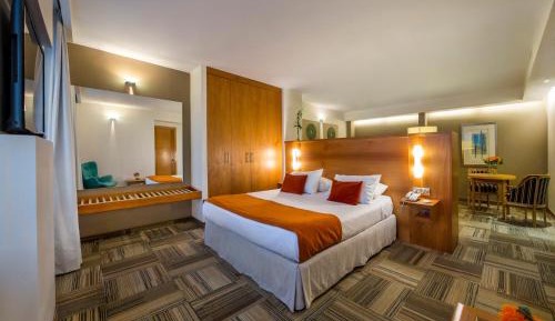 One-Bedroom Junior King Suite