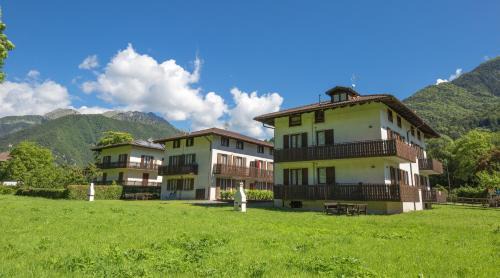 Apartment with Mountain View