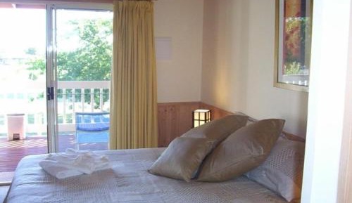 Queen Room with Private Bathroom