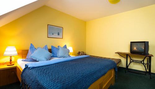 Quadruple Room with Private Bathroom