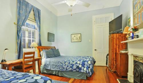 Room with Queen and Single Bed and Tub/Shower