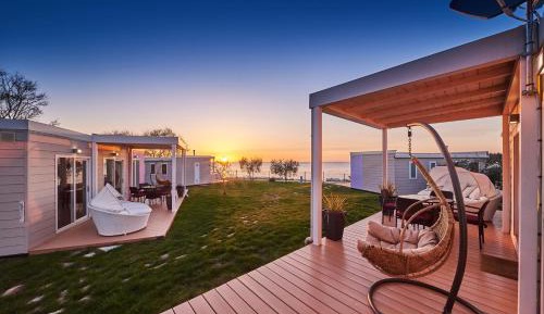 Two-Bedroom Mobile Home with Sea View