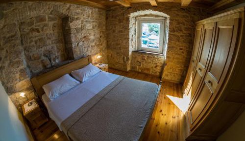 One-Bedroom Apartment with Balcony and Sea View (2 Adults)