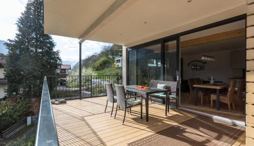 Apartment with Mountain View