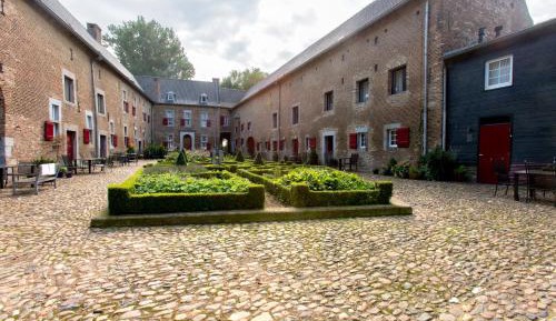 Apartment with Garden View