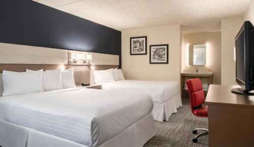 Queen Room with Two Queen Beds - Non-Smoking