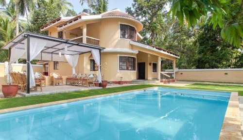 Villa with Garden View