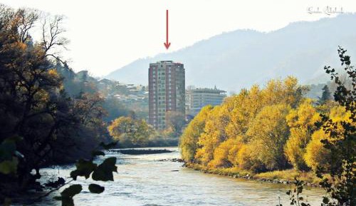 Apartment with Mountain View
