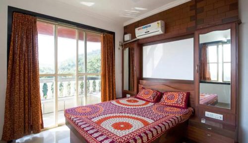 Two-Bedroom Apartment with Mountain View