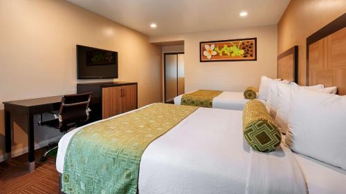 Queen Room with Two Queen Beds - Non-Smoking
