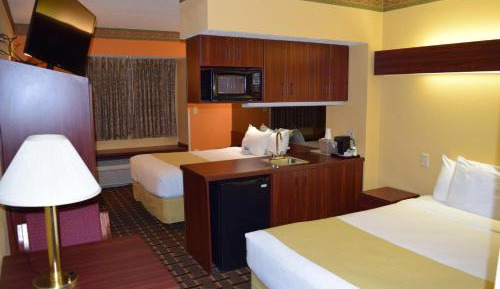 Queen Suite with Two Queen Beds - Non-Smoking